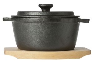 Pot avec couvercle en fonte 13,5 cm sur étagère